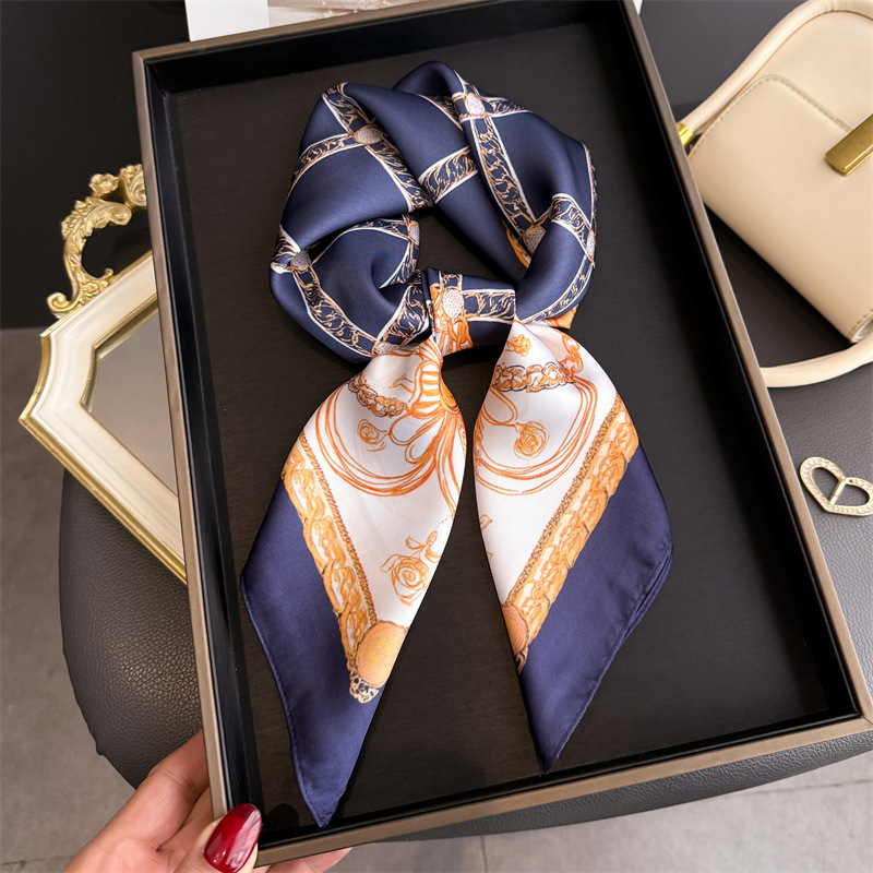 Blauwe klassieke kettingprint  - Face Scarf Mask recensie en prijs