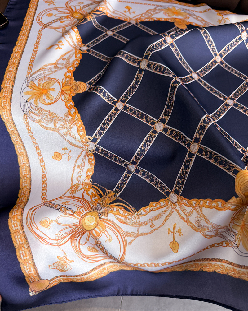 Blauwe klassieke kettingprint  - Face Scarf Mask recensie en prijs